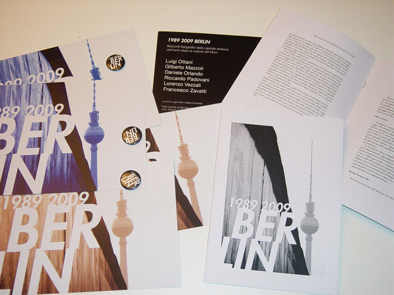 1989-2009 BERLIN. Printed materials: Flyers, badge, exhibition guide.